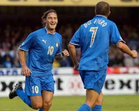 这背后有何 这背后有何